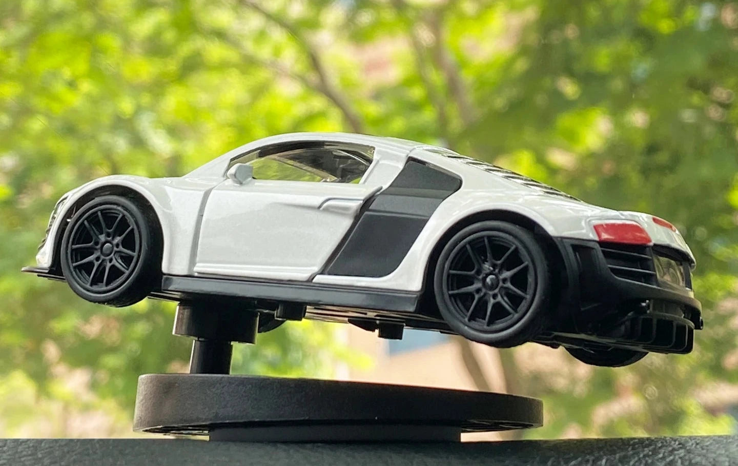 R8 Rotating Dashboard Ornaments