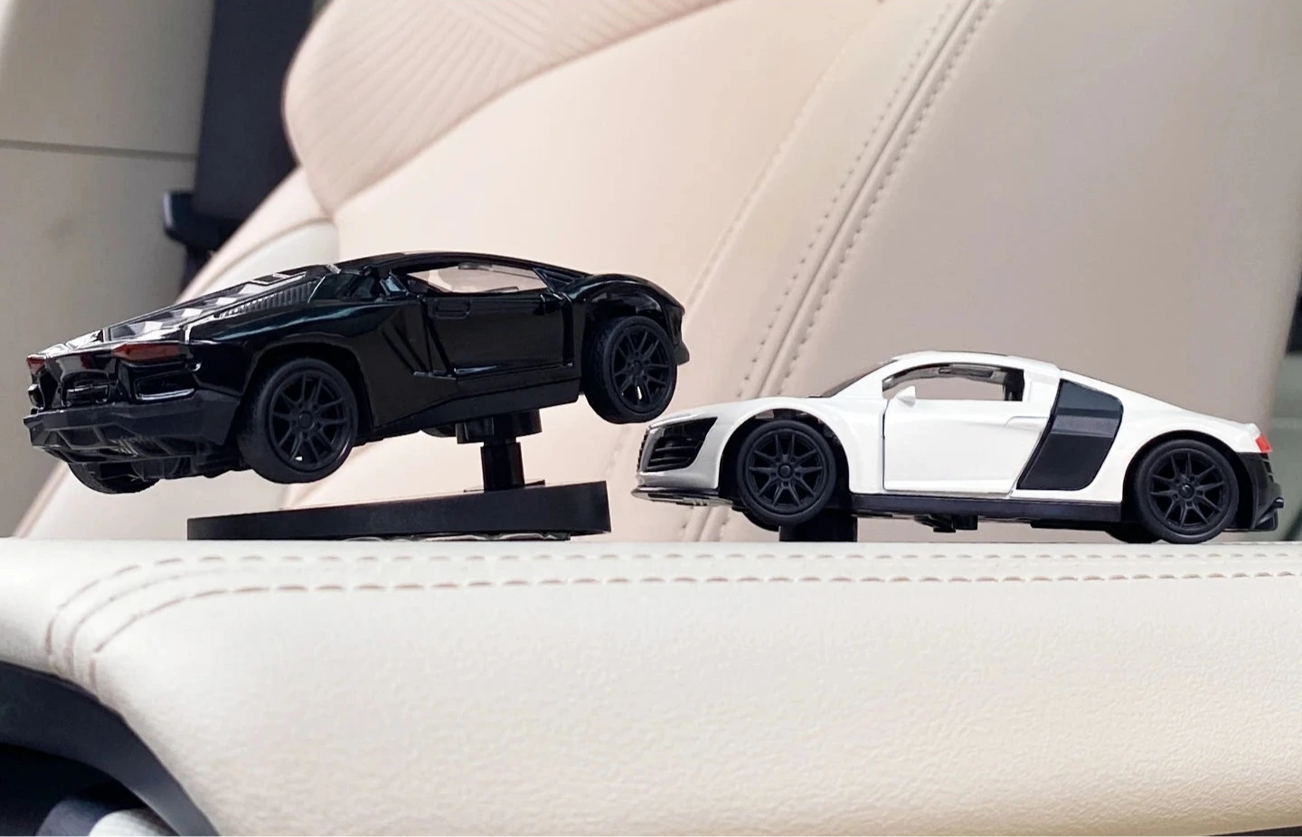 Lambo Rotating Dashboard Ornaments