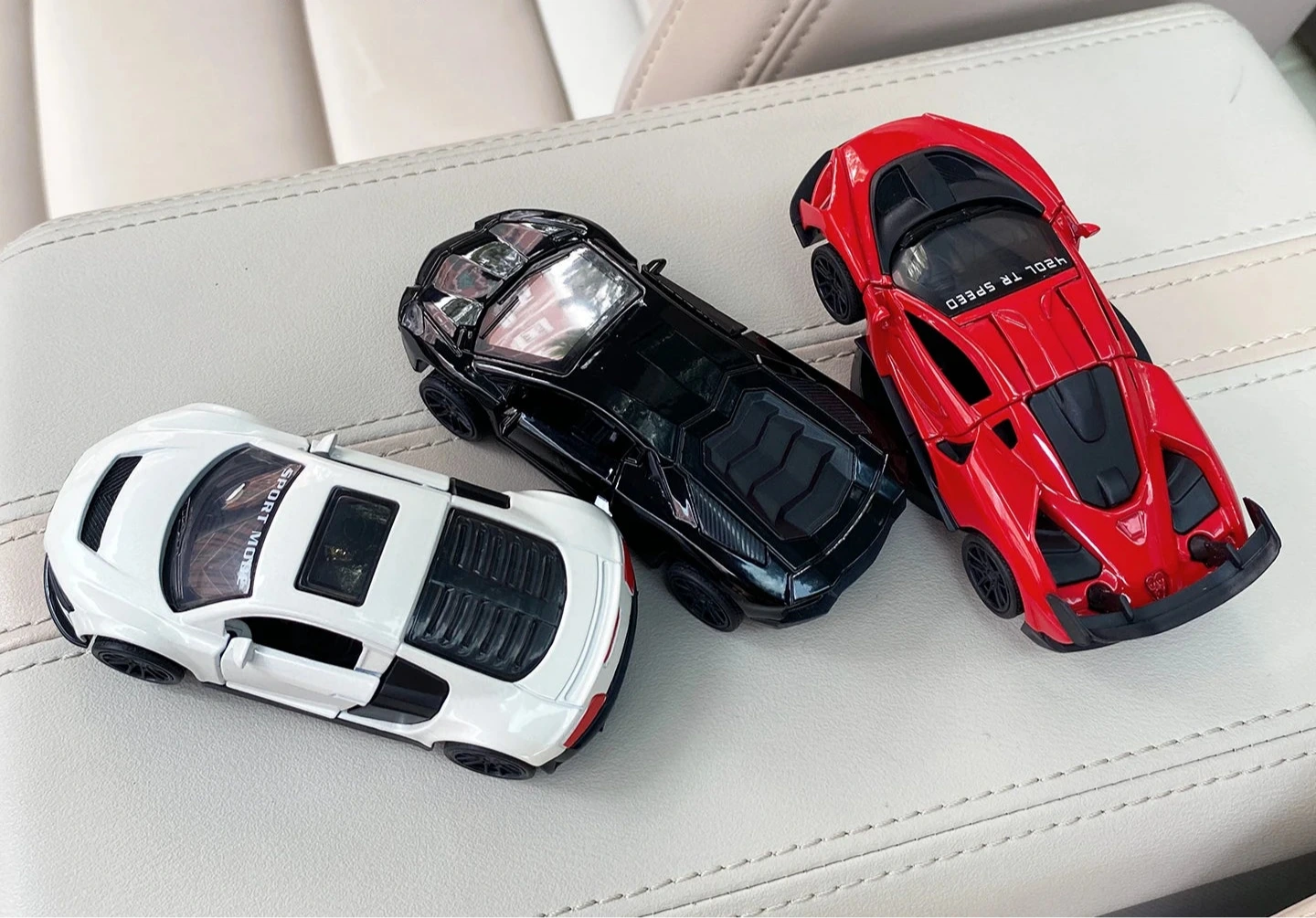 R8 Rotating Dashboard Ornaments
